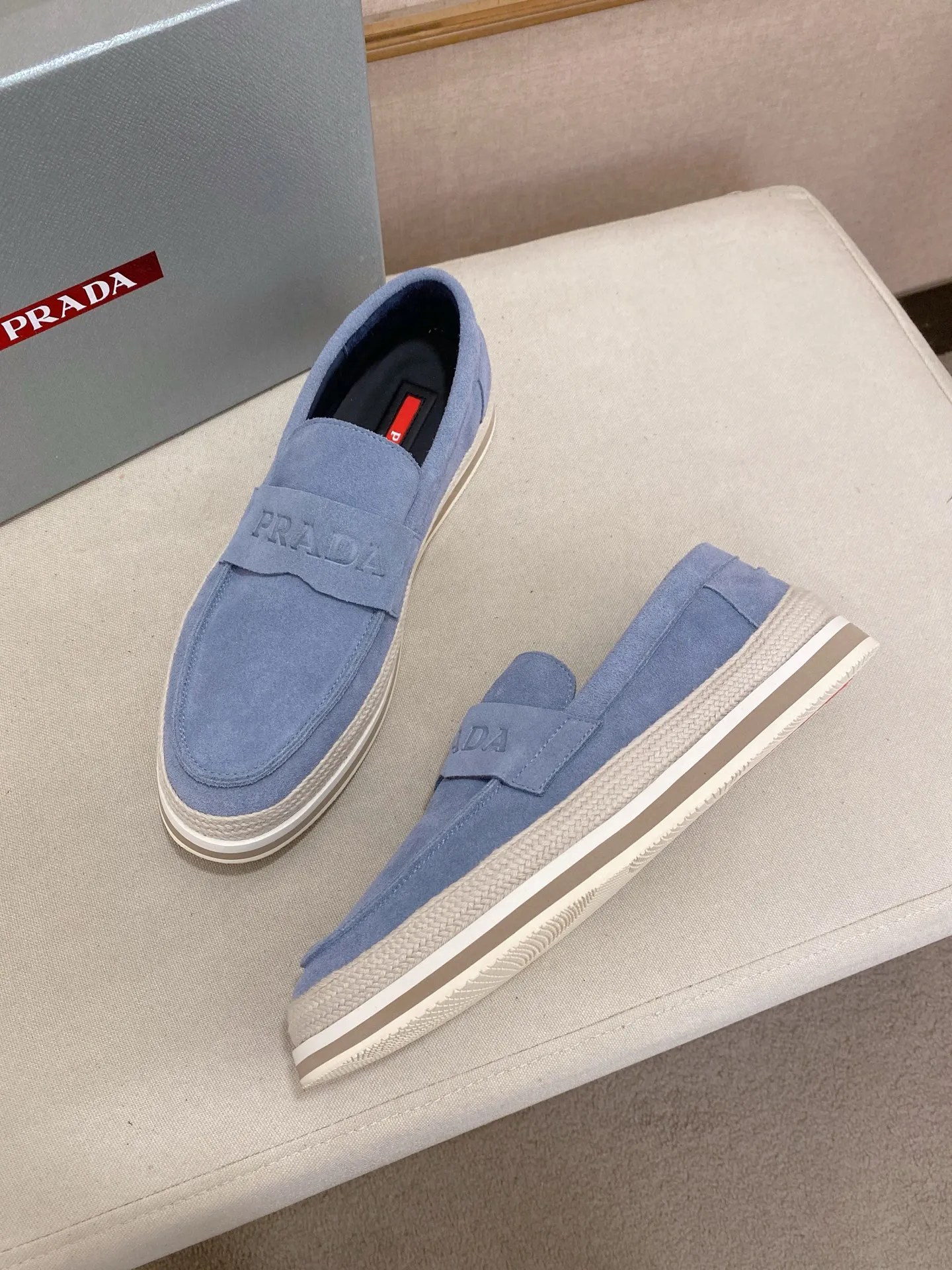 Men's shoes 💰 480💰 ✔️✔️✔️Top high version High-quality new PRADA (Prada) counters are launched at the same time. The new men's shoes and 😘fabrics are purely handmade in Niujing. Lining: Full cowhide lining. 👍🏿High-end☄️Open-molded non-slip rubber outsole, exquisite lines, simple and elegant, comfortable and high-end for leisure travel. Code number: 38-44. Can be customized45